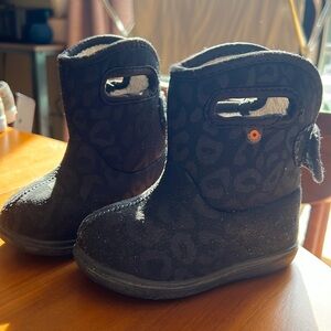 Black leopard print toddler boots